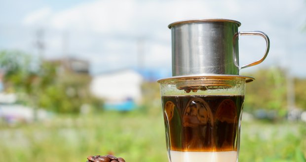 Milovníci kávy budou ve Vietnamu v sedmém nebi, protože vietnamská káva překoná všechno.