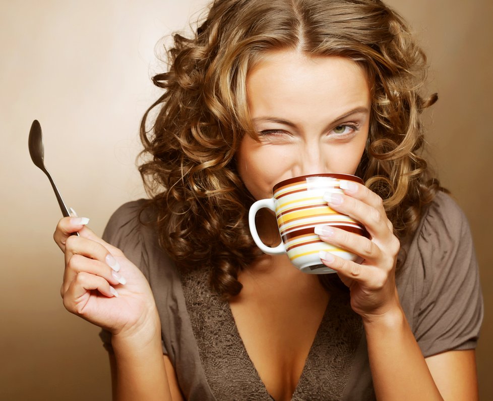 Pití kávy má pozitivní účinky pro váš vzhled, myšlení i zdraví!