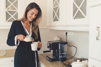 Překvapivá studie: Hubnout se dá i díky šálku kávy denně