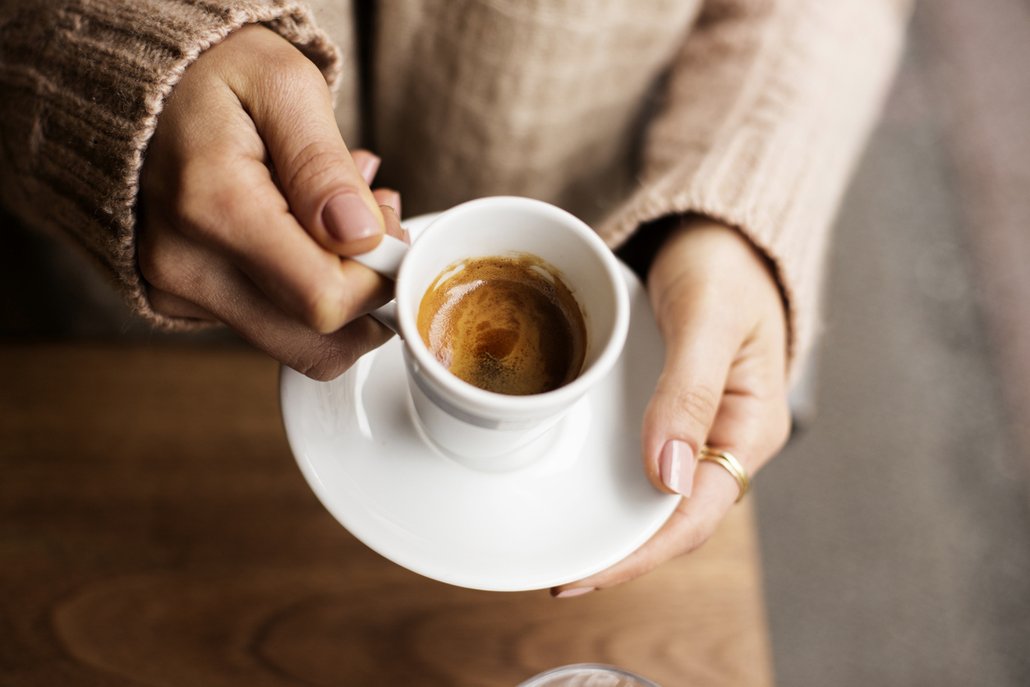 Prášek ze skořápek sníží kyselost kávy.