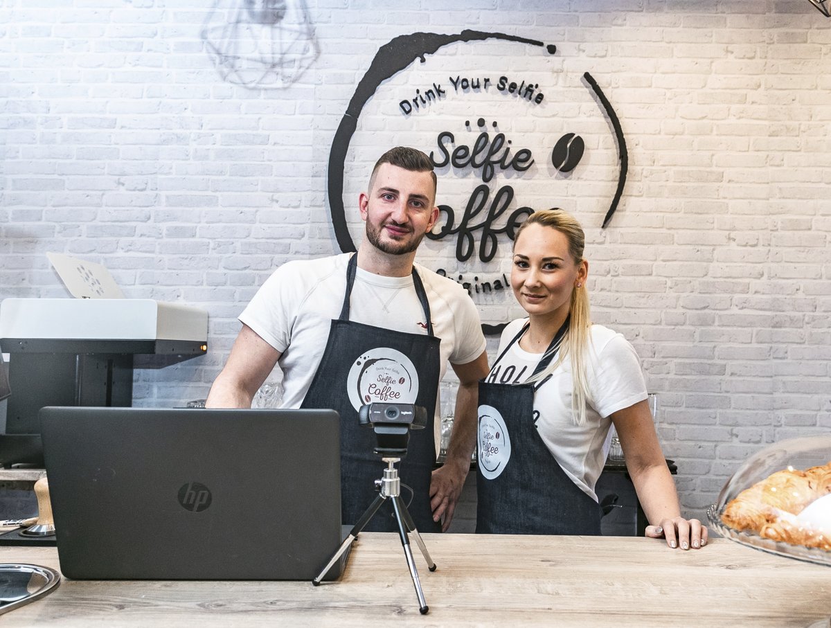 Partneři a majitelé kavárny Selfie Coffee Michala Karpjaková a Marek Adam.