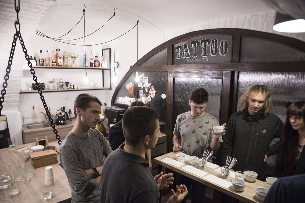 Cupping v kavárně na Smetanově ulici v Brně