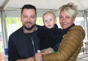 Michal Kavalčík s přítelkyní Zuzanou a synem