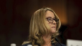 Christine Blaseyová Fordová dnes pod přísahou v právním výboru Senátu USA prohlásila, že kandidát na soudce Nejvyššího soudu Brett Kavanaugh ji jako středoškolák sexuálně napadl.