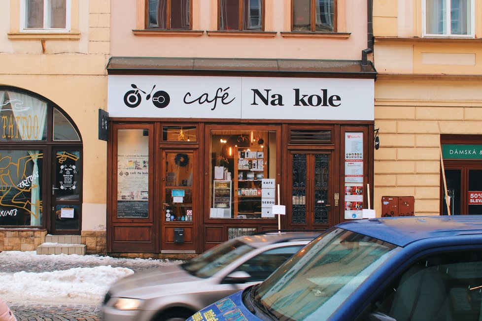 Třicet českých kaváren se zapojilo do akce Březen, měsíc bez příplatku. Zákazníkům nabízejí veganské mléko.
