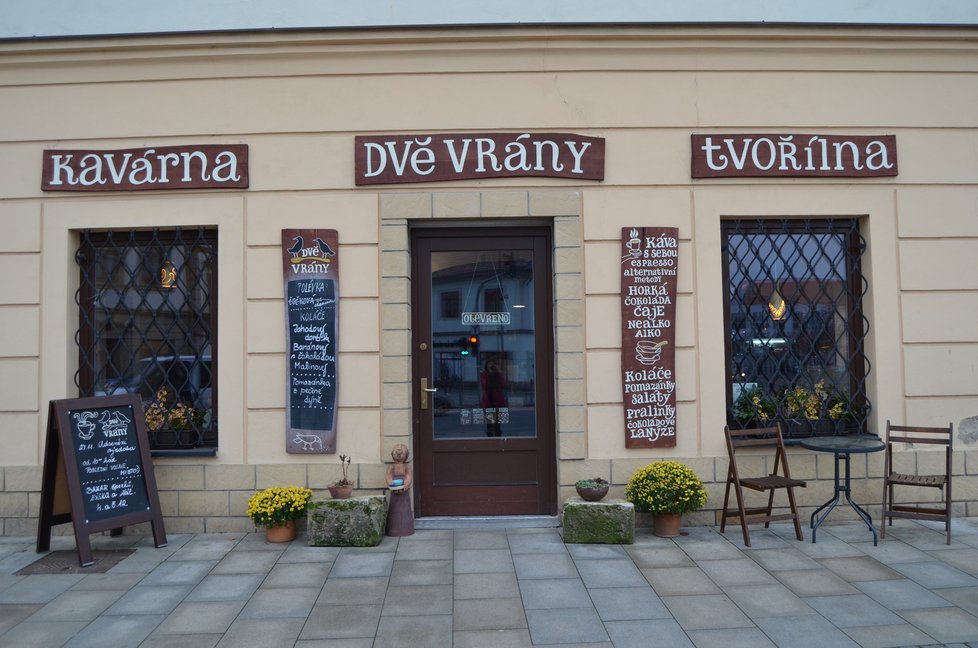 Třicet českých kaváren se zapojilo do akce Březen, měsíc bez příplatku. Zákazníkům nabízejí veganské mléko.