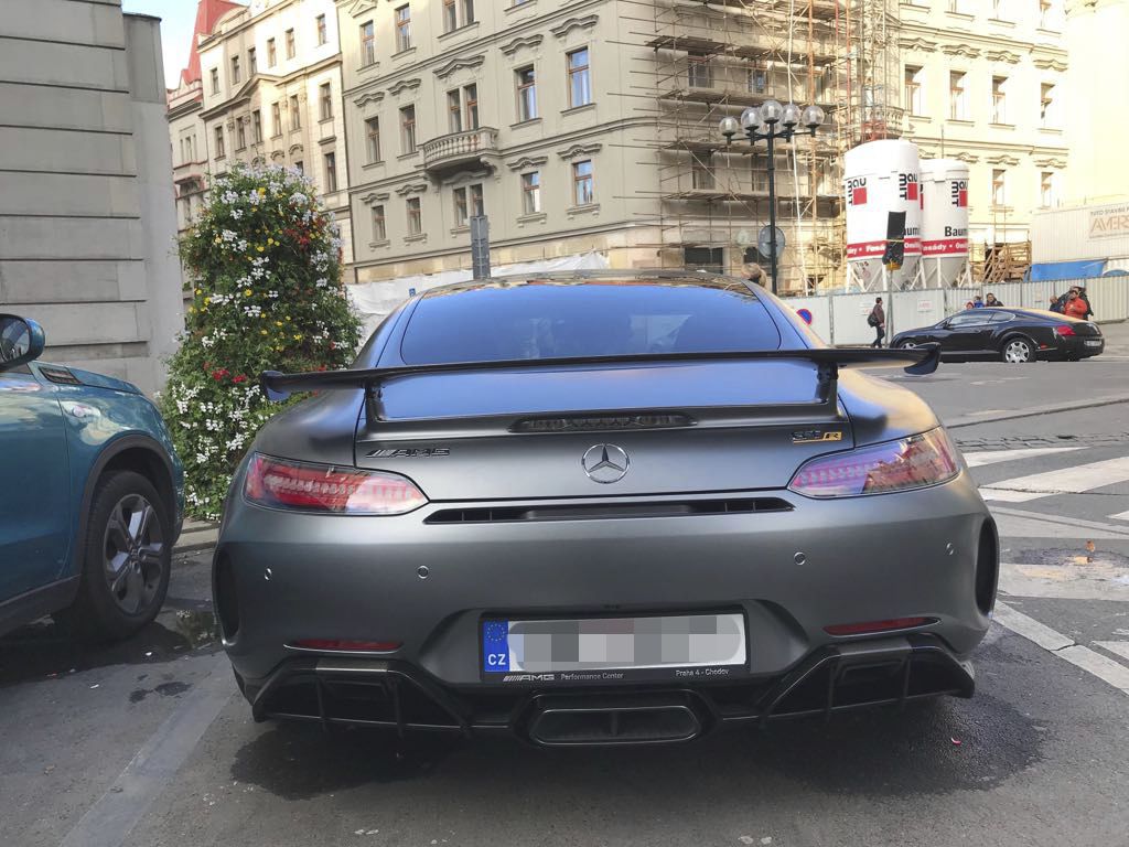 Ještě nezničený Mercedes AMG GT R stopera Sparty Kayi