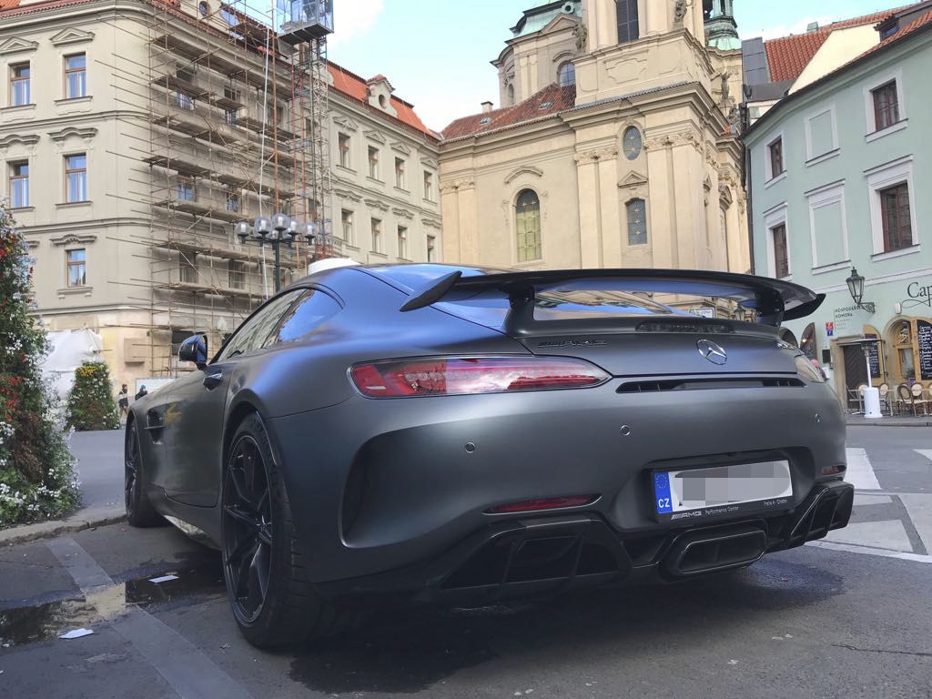 Ještě nezničený Mercedes AMG GT R stopera Sparty Kayi