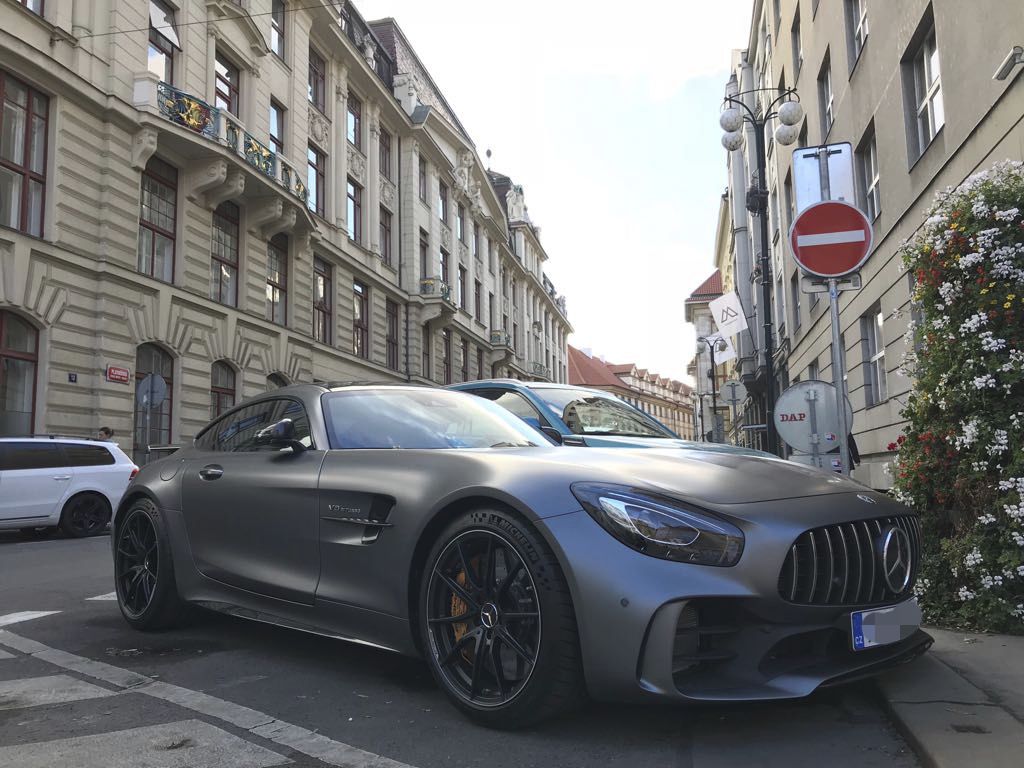 Ještě nezničený Mercedes AMG GT R stopera Sparty Kayi