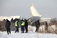 Čtyři oběti po pádu letadla v Kazachstánu. Stroj v mlze minul přistávací dráhu