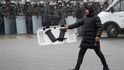 Do kazachstánského Almaty vjela vojenská obrněná vozidla, situace se vyhrocuje