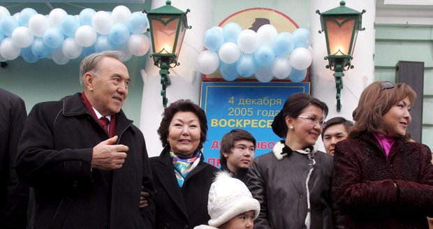 Dcera exprezidenta Kazachstánu uprchla do Emirátů. Kam zmizel její otec?