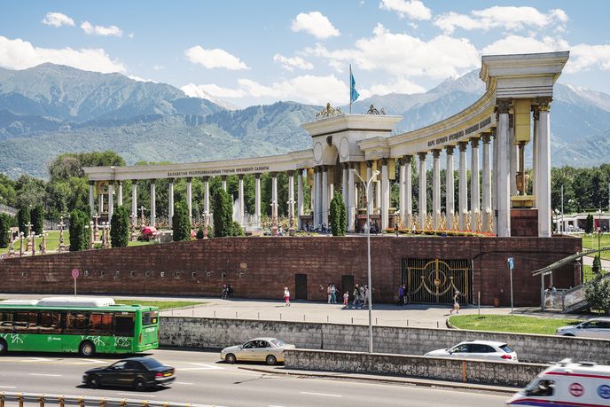 Vstupní brána do Parku prvního prezidenta v Almaty