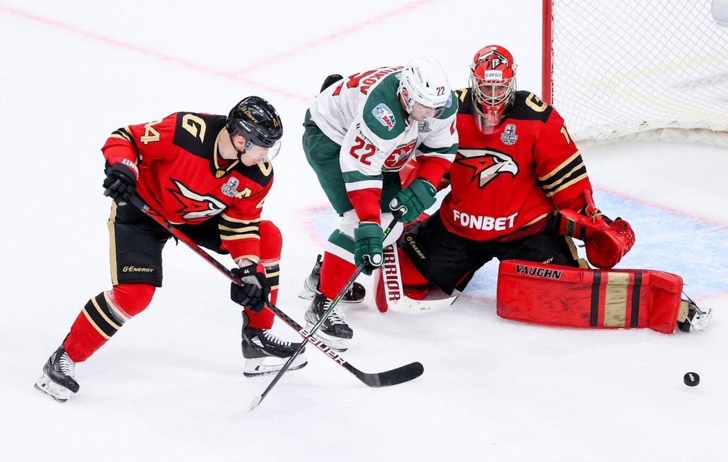 Šimon Hrubec a jeho Omsk bojují v playoff proti Kazani.