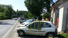 Při pronásledování auta se v Kaznějově zranili tři policisté.