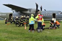 Mrtví i zranění: Záchranáři a armáda nacvičili ve Kbelích zásah při pádu letadla