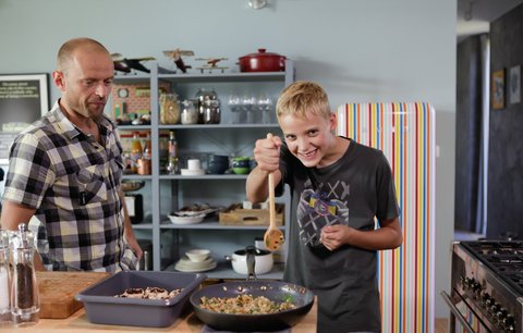 Když vaří táta: Charismatický šéfkuchař Martin Polačko vaří se svými syny