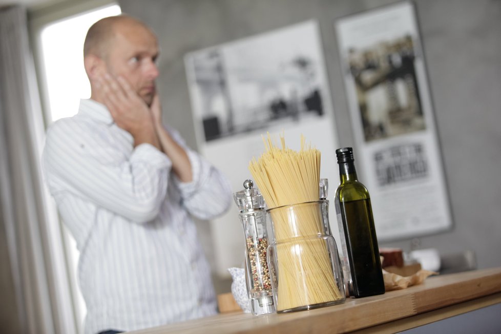 Mates má rád špagety carbonara, takže uvidíme populární pokrm v podání Martina Polačka, který kvůli klukům přidává do jídla smetanu, i když v originálním italském receptu není.