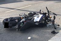 Na Rozvadovské spojce bourali dva motorkáři. Oba skončili v nemocnici