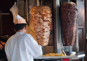 Fosfáty kebabu pomáhají, nebo škodí?