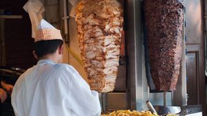 V Lounech řádil kebabový fantom: Z prodejny ukradl 75 kilo masa a nezapomněl ani na omáčku
