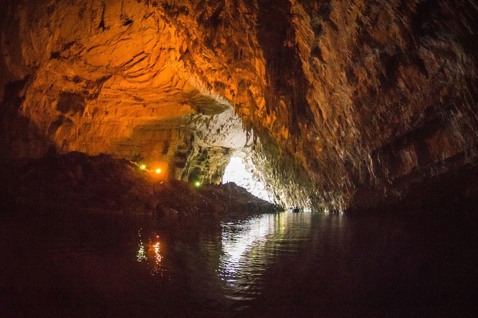 Jezero Melissani.