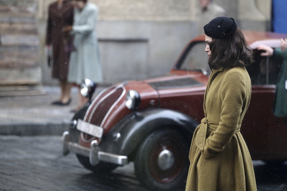 Holywoodská herečka Keira Knightley natáčí film The Aftermath (Následky) v Praze.