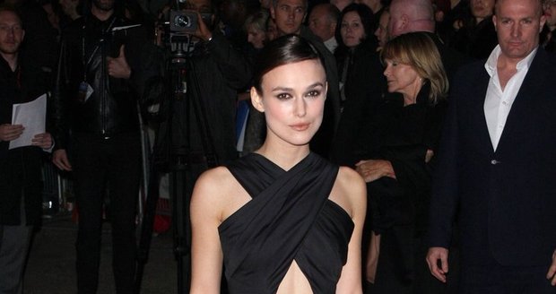 Krásná herečka Keira Knightley se zúčastnila londýnské premiéry filmu "A Dangerous Method".