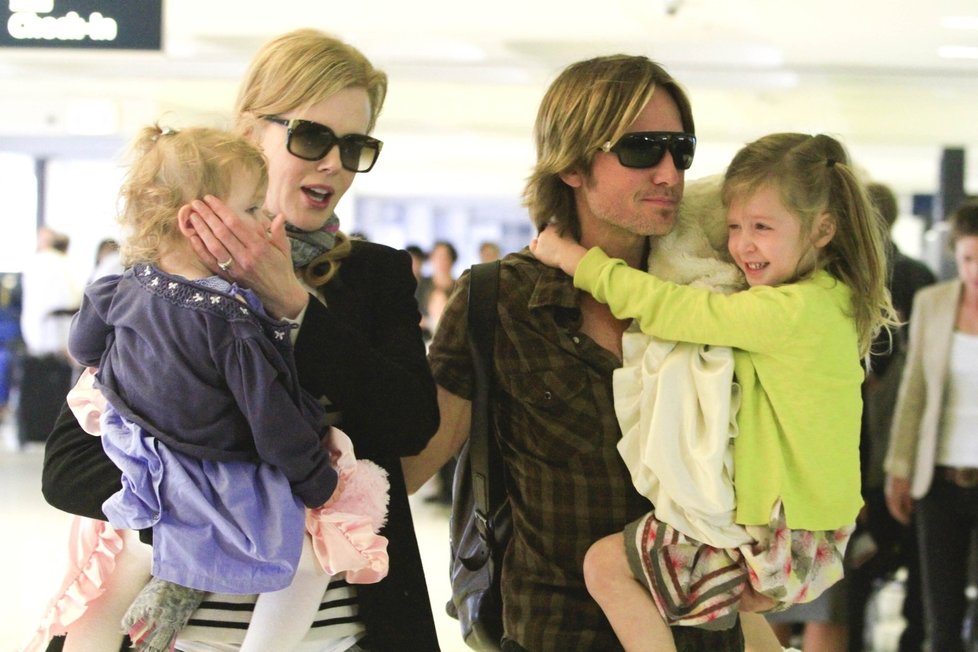 Nicole Kidman a Keith Urban se svými dcerami.