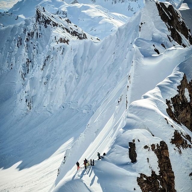 Velkým milovníkem zimních sportů byl i lyžařský průvodce Greg Harms, který rád sdílel záběry nadšených lyžařů a snowboardistů. Zahynul spolu s Kellnerem.