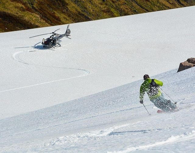 Velkým milovníkem zimních sportů byl i lyžařský průvodce Greg Harms, který rád sdílel záběry nadšených lyžařů a snowboardistů. Zahynul spolu s Kellnerem.