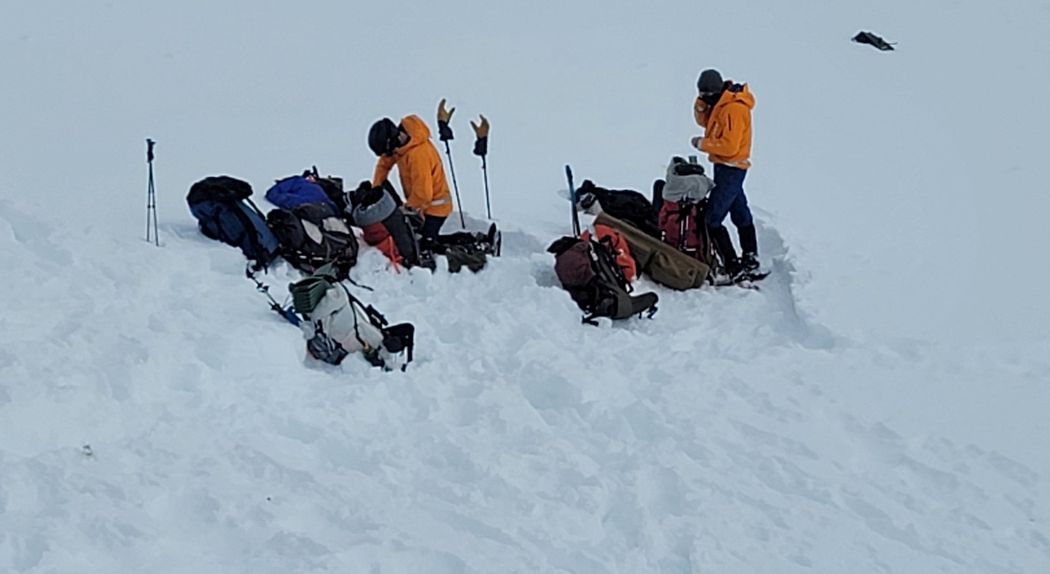 Fotografie z místa havárie vrtulníku na Aljašce, kde zemřel Petr Kellner