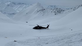 Fotografie z místa havárie vrtulníku na Aljašce, kde zemřel Petr Kellner.