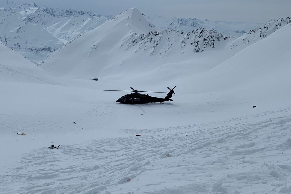 Fotografie z místa havárie vrtulníku na Aljašce, kde zemřel Petr Kellner