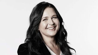 Proměna Renáty Kellnerové. Po letech v pozadí se v PPF chopila otěží, brání odkaz manžela Proměna Renáty Kellnerové. Po letech v pozadí se v PPF chopila otěží, brání odkaz manžela