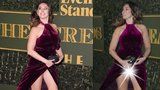 Do očí se jí dívejte! Kelly Brook neuhlídala šaty a ukázala rozkrok...