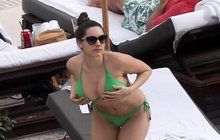 Modelka Kelly Brook: Místo opalování kontrolovala prsa!