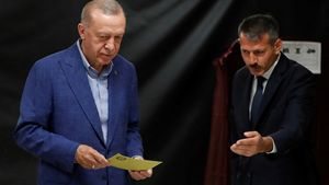 Víkend končí: Erdogan opět vítězem, korespondenční volba v Česku nebude a Kanaďané mistry světa