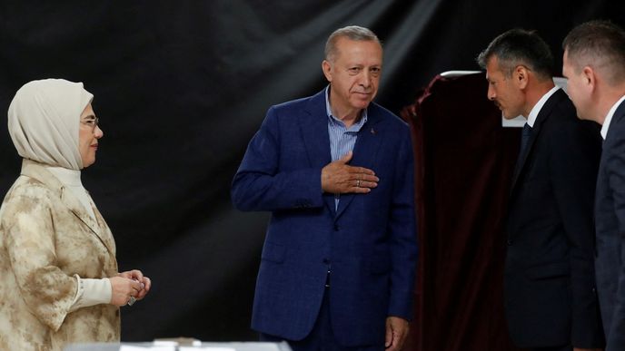 Recep Tayyip Erdogan s manželkou Emine odvolili v Istanbulu (28. 5. 2023).