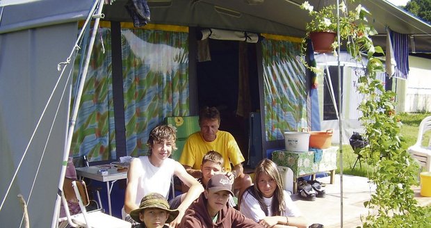 Rodina Vlasákova tráví ve zdejším kempu celé prázdniny