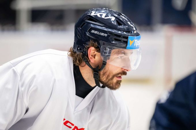 Kempný poprvé za Kladno: Chceme hrát pod Rulíkem jako v nároďáku. Proč má jiné číslo? Kempný poprvé za Kladno: Chceme hrát pod Rulíkem jako v nároďáku. Proč má jiné číslo?