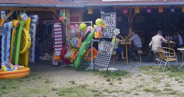 V Merkuru najdete mnoho restaurací, rychlých občerstvení, stánků i kolotočů