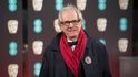 Režisér Ken Loach, který letos získá Křišťálový glóbus na karlovarském filmovém festivalu, je držitele Zlaté palmy z Cannes za filmy Zvedá se vítr a Já, Daniel Blake.