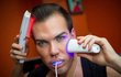 Rodrigo Alves je posedlý plastikami. Rodrigo Alves je posedlý plastikami.