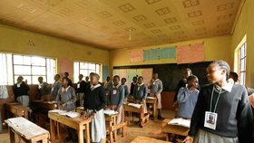 Keňské dívky v době menstruace často zameškávaly školu.