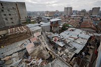 Tři lidé v Nairobi zemřeli po pádu budovy. Domy se tu často šidí kvůli nedostatku bydlení