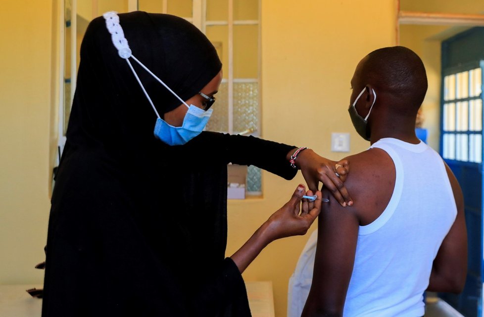 Očkování proti covidu v Keni.