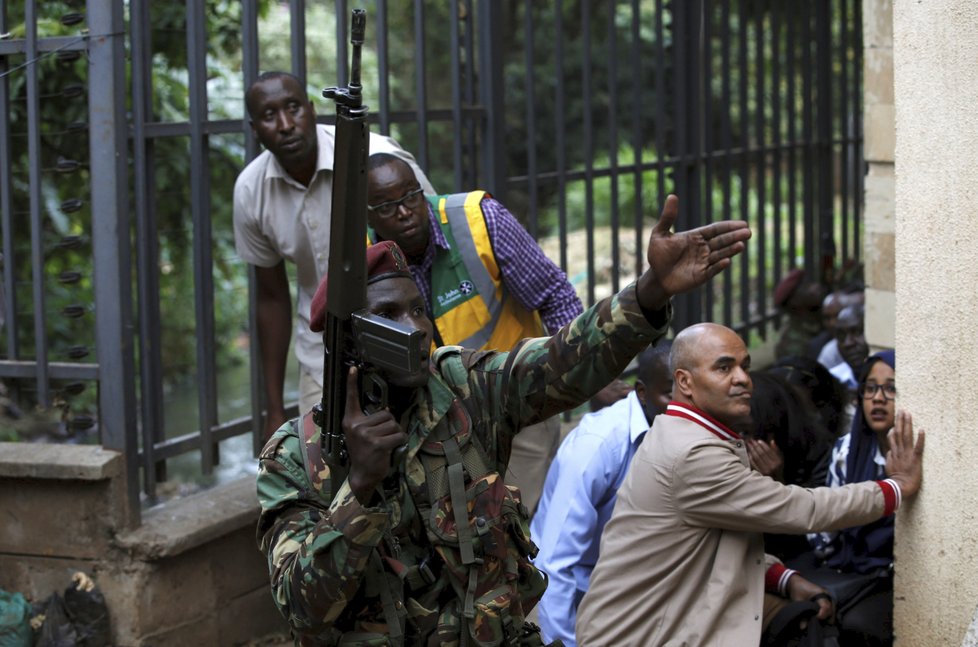 Ozbrojenci z islamistického hnutí zaútočili na keňský hotel, (15.01.2019).