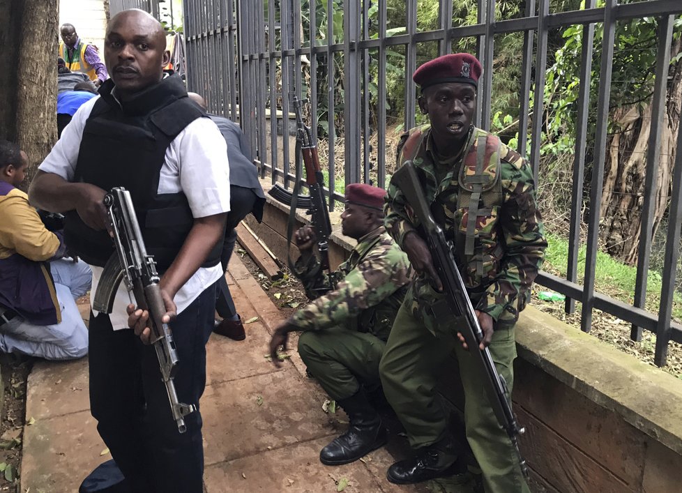 Ozbrojenci z islamistického hnutí zaútočili na keňský hotel (15. 01. 2019).