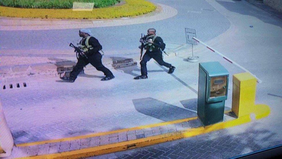 Bezpečnostní kamery zachytily útočníky, (Nairobi, 15.01.2019).